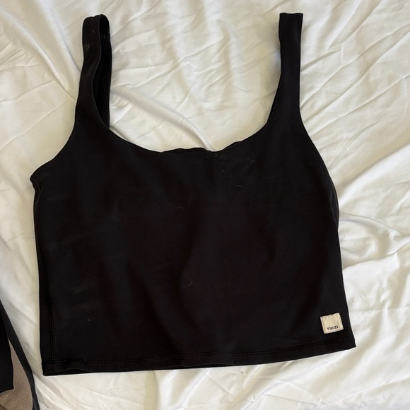 Vuori Tops - Vuori Classic Black Crop Top